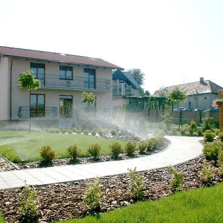 Penzion Karen Hotell Podhájska Exteriör bild